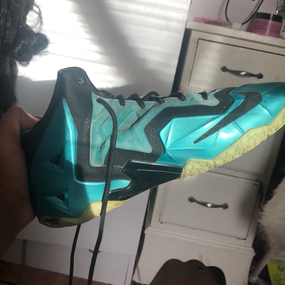 Teal and Pink Lebron’s⛹🏾💦